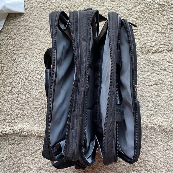 Wenger Brand Messenger Bag - Picture 7 of 7